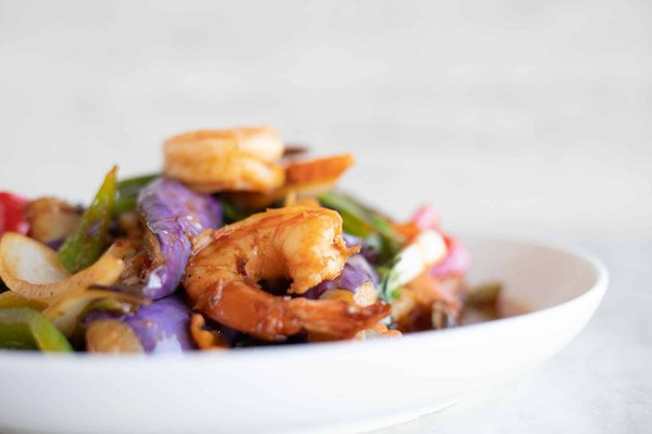 Quels sont les avantages d'un cuiseur vapeur avec plusieurs niveaux pour une cuisson simultanée ?