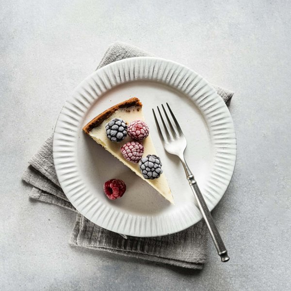 Quels sont les ingrédients pour un cheesecake au chocolat et caramel salé ?